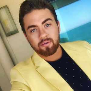 Meet your Posher, Alex